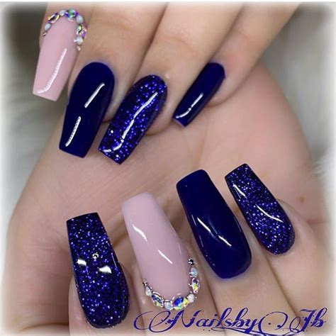 Las uñas azul marino son la nueva sensación que nunca pasara de moda aun con las nuevas tendencia en colores. #nails #uñas #uñasacrilicas #mauve #prettynails # ...