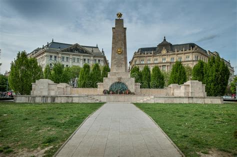 Debrecen 205.900 ab., miskolc 180.300. Budapest Che La Capitale Dell'Ungheria Ha Attraversato Dal ...