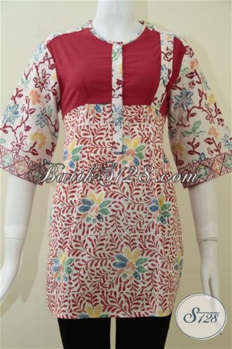 Blus asimetris merupakan model baju wanita yang didesain dengan potongan menyamping atau menyerong sehingga secara keseluruhan tampilannya jadi tidak simetris. 49+ Model Baju Blus Batik Kombinasi Polos, Yang Banyak Di ...
