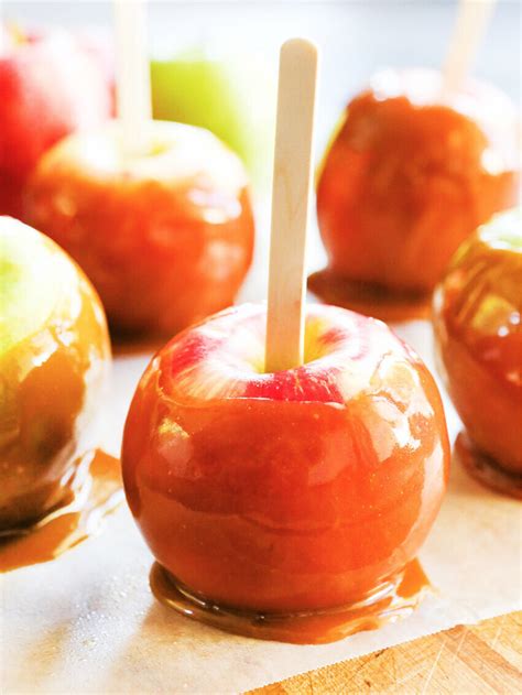 Easy Homemade Caramel Apples Recipe