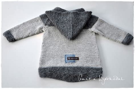 Synes pickles sine plagg er litt store i størrelsen, men da har en hvertfall litt å vokse i. Anitas kreative side: Oslo-anorakk