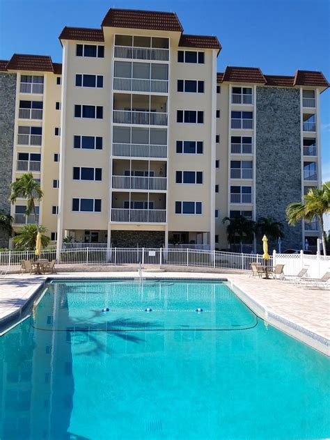 Fort Myers Beach Condo Has Air Conditioning And Internet Access
