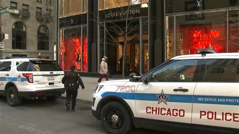 Thieves Target Louis Vuitton Handm Along Chicagos Magnificent Mile On