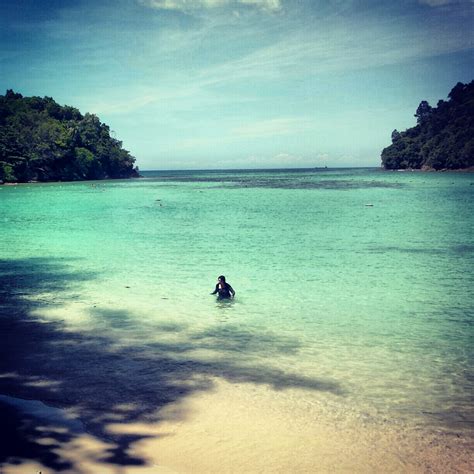 Antaranya ialah restoran, kedai cenderamata, tandas, aktiviti sukan air dan juga tempat. eONE tribe: Sapi Island aka pulau Sapi
