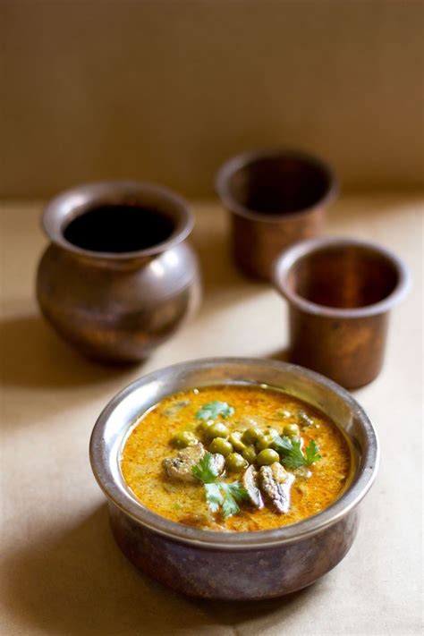 mushroom curry recipe, mushroom peas curry | indian mushroom curry