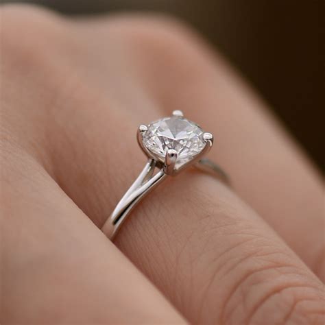 4 Prong Round Brilliant Cut Solitaire Diamond With Suspended “v” Setting Christopher Duquet