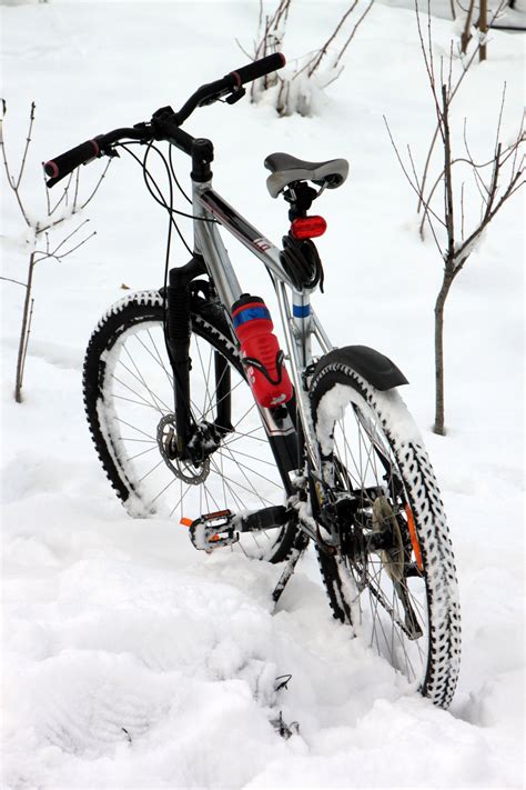 Download Mountain Bike At Snow Wallpaper