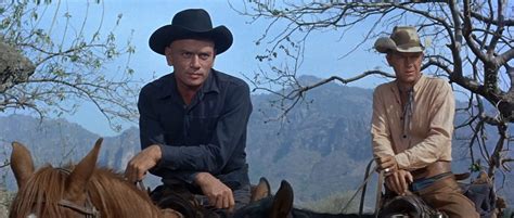 A mexican village is at the mercy of calvera ( eli wallach ), the leader of a band of outlaws. Steve McQueen, Yul Brynner, The Magnificent Seven, 1960 | 映画