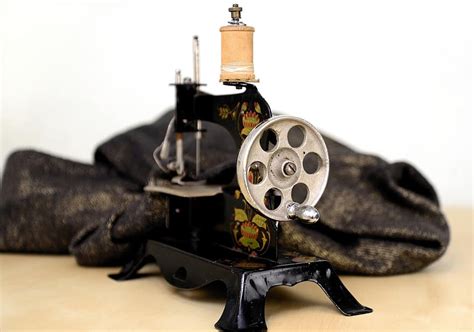 Sewing Machine Old Sew Antique Tailoring Craft Metal Equipment
