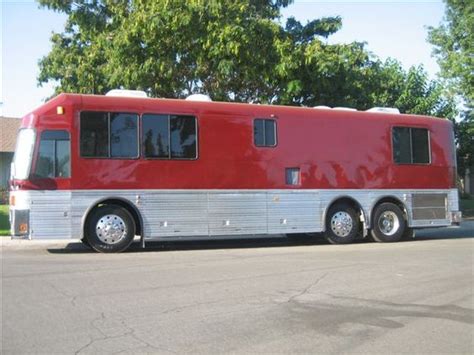 Diy Greyhound Bus To Rv Conversion 12 Pictures I Like Stuff