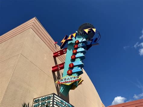 Disney Dining Review Sci Fi Dine In Theater Restaurant