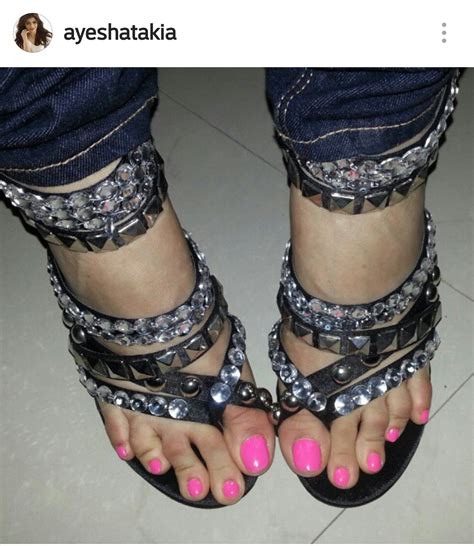 Ayesha Takias Feet