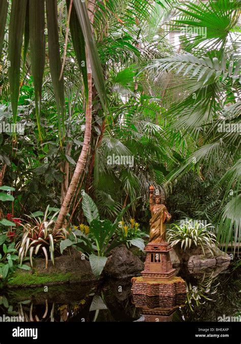 New York Botanical Garden Water Feature Stock Photo Alamy