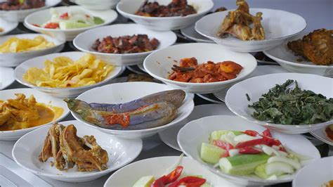 Masakan padang adalah nama yang digunakan untuk menyebut segala jenis masakan yang berasal dari kawasan minangkabau, provinsi sumatra barat, indonesia. 5 Resep Masakan Padang Paling Enak Tahun 2017