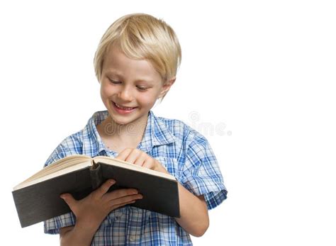 Gelukkige Jongen Die Een Boek Lezen Stock Foto Afbeelding Bestaande