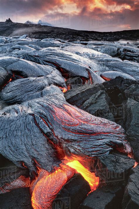 Lava flows and molten lava bubbling up in Hawaii Volcanoes National ...