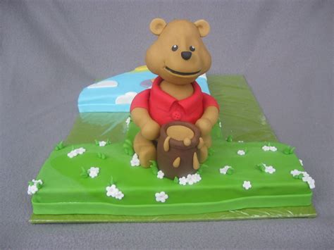 Auf der suche nach passenden worten für glückwünsche zum geburtstag? Eine Winnie Pooh Torte zum ersten Geburtstag ist nicht nur ...