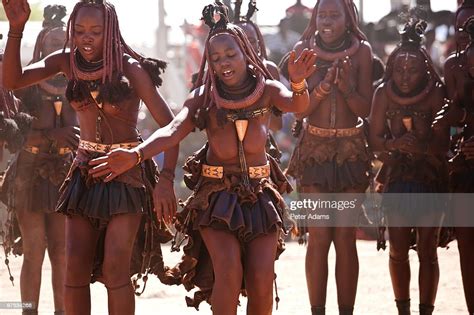 Himba Tribe Girls And Young Women Dancing Namibia Bildbanksbilder