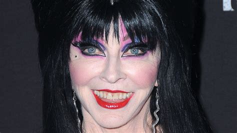 These Are The Makeup Products That Elvira Uses