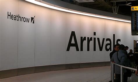 London Heathrow Terminal 4 Arrivals Usa Holidays Dubai Travel
