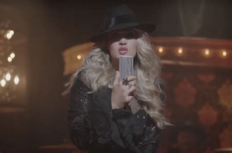 Carrie Underwoodâ€™s New Video For â€˜drinking Alone Watch