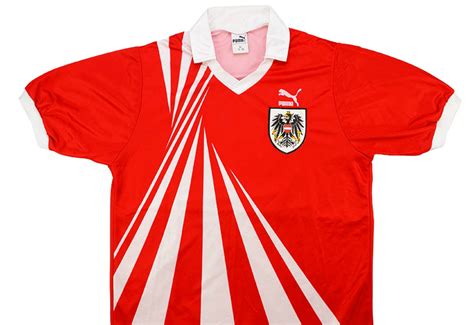 Gli azzurri si conquistano un rigore e in teoria a batterlo. Puma 1990 Austria Match Worn World Cup Away Shirt ...