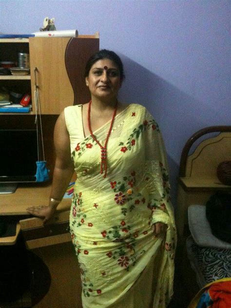 Aunty Saree Wallpaper Name Komal Black Saree Hot Aunties 725354 Hd Wallpaper Backgrounds