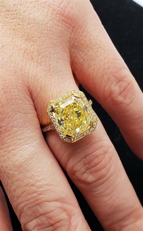 Scarselli 670 Carat Fancy Vivid Yellow Radiant Cut Diamond Ring Vs2