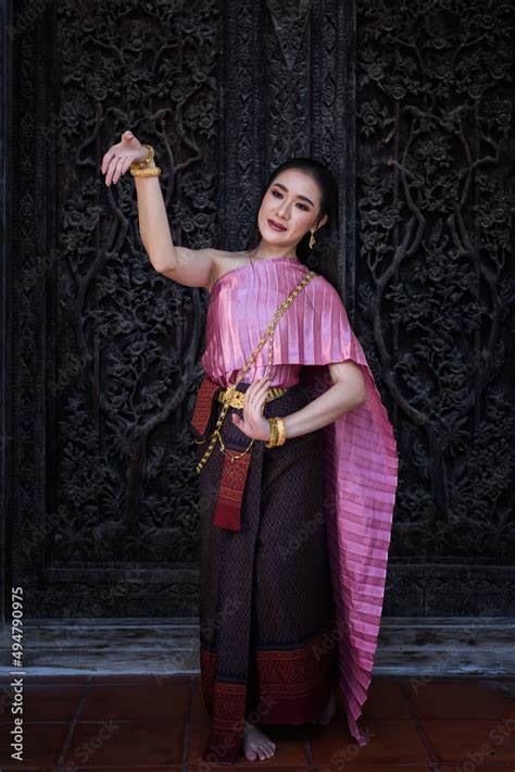 thai woman in traditional costume of thailand beautiful thai girl in traditional dress costume