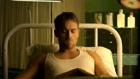 Shirtless Actors Stuart Townsend Shirtless Pictures Delight