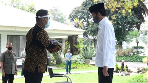 Presiden Jokowi Salat Jumat Di Masjid Baiturrahim Beritaindonesiaid