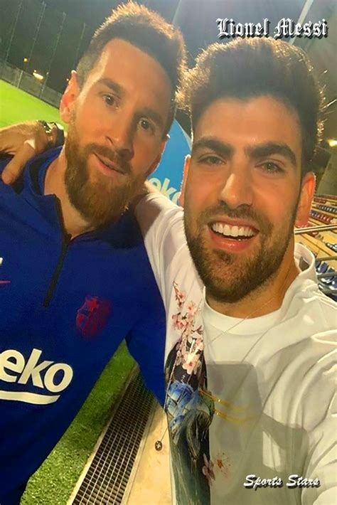 Leo Messi Selfie With Fan In 2022 Leo Messi Messi Soccer Soccer Girl