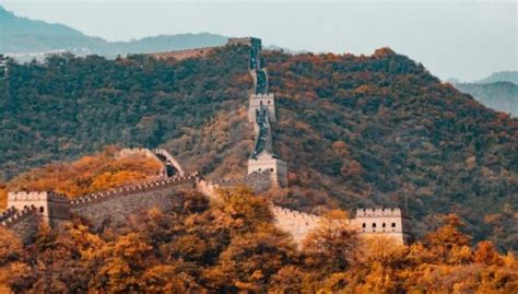 Untuk membuat tembok raksasa ini, diperlukan waktu ratusan tahun di zaman berbagai kaisar. Selain sebagai Benteng Pertahanan, Fungsi Lain Tembok ...
