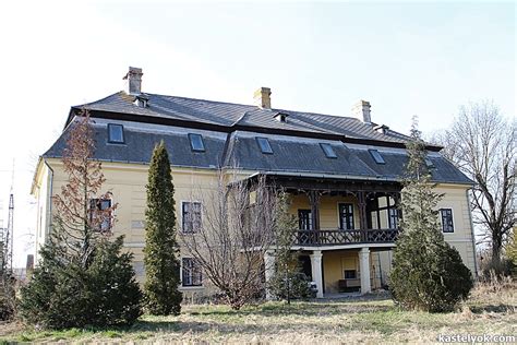 A batthyány kastély állagvédelmét elhanyagolták, már csupán néhány kő bizonyítja az egykori kastély ott létét. Kastélyok.com - Magyarországi kastély kereső, utazás a ...