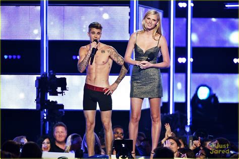 Justin Bieber Strips Down On Stage At Fashion Rocks Photo 716489 Photo Gallery Just Jared Jr
