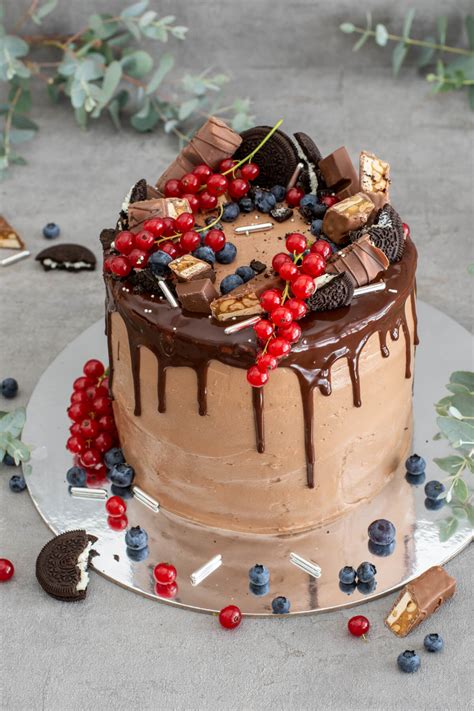 Saftige Schoko Drip Cake mit Nutella-Creme und Fruchtfülle - Baking ...