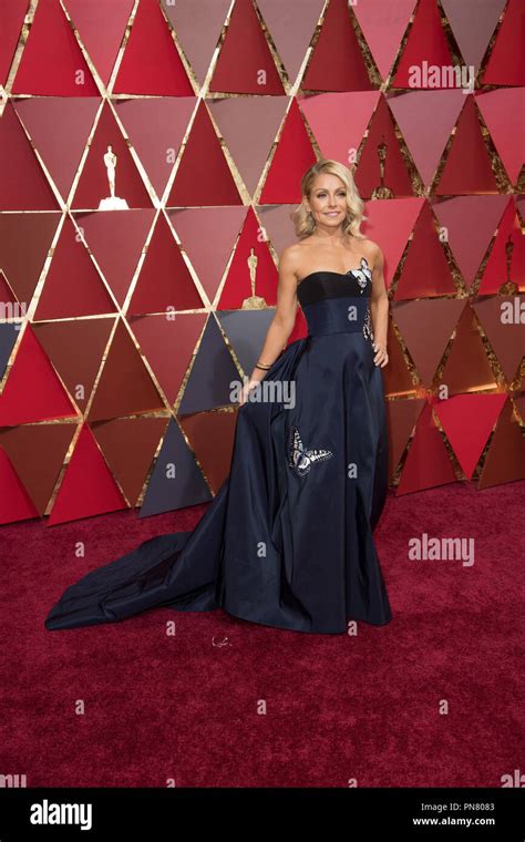 Kelly Ripa Arrives On The Red Carpet Of The 89th Oscars® At The Dolby