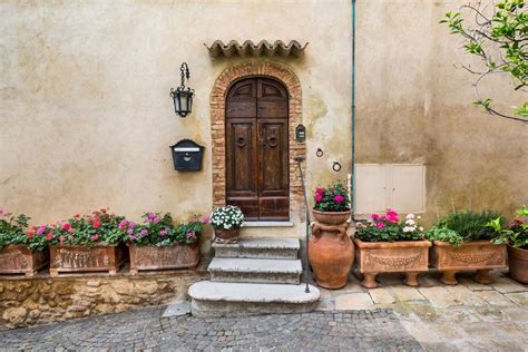 Tuscan Paint Colors To Use In Your Home In 2020 Tuscan Style