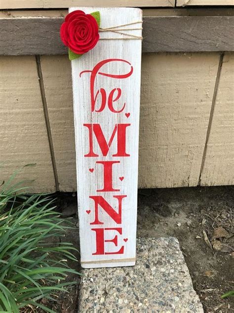 30 Simple Wooden Signs For Valentines Day In 2020 Diy Valentines