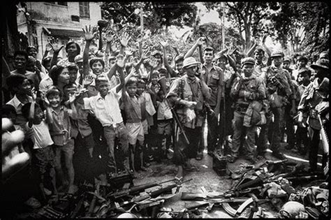 Khmer Wathanakam ខែ្មរវឌ្ឍនកម្ម April 17 1975 From Bloody War To