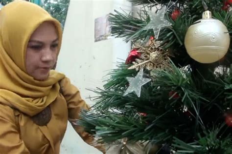 Ada kata kata cinta romantis, cinta dalam diam, dan menyentuh hati. Kata Kata Pembukaan Mc Ibadah Natal - Contoh Mc Acara ...