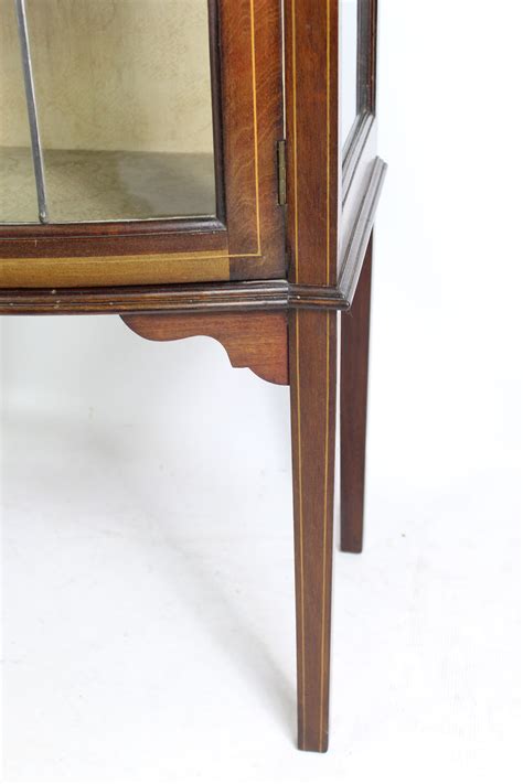 They allow you to showcase your most precious belongings in a stylish way. Tall & Slim Edwardian Mahogany Display Cabinet