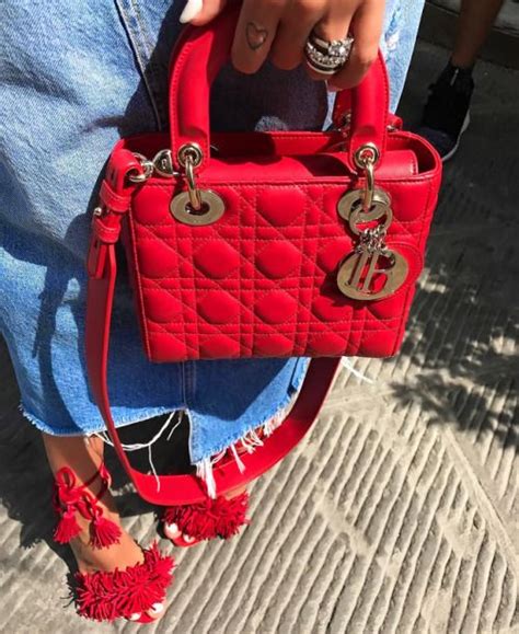 Fendi utilizza sempre delle protezioni, anche. Lady Dior bag red | Lady dior bag, Lady dior, Bags
