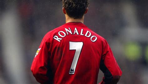Football Cristiano Ronaldo To Wear Manchester Uniteds Iconic No7