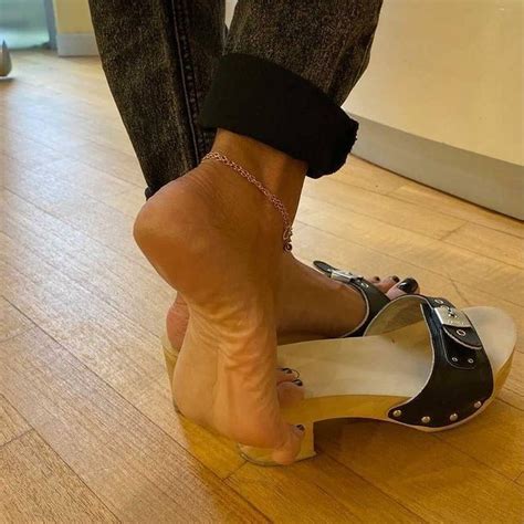 Feet Soles Women S Feet Dr Scholls Sandals Nylons Sensual Wooden