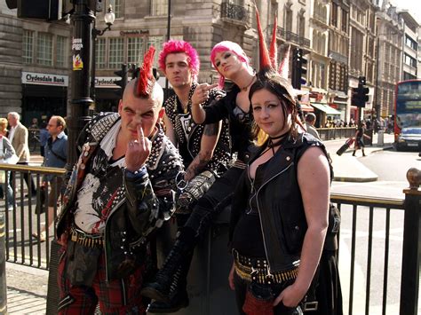 Punks Piccadilly Circus Image Copyright 2007 Snapshotlon Flickr