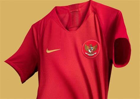 Los halcones adultos tienen alas cónicas y finas, que les permiten volar a alta velocidad y cambiar de dirección rápidamente. Camiseta Edición Especial Nike de los Pumas de la UNAM 2018