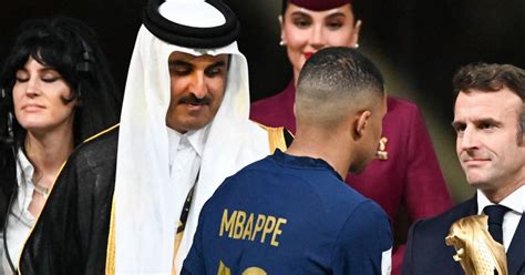 kylian mbappé meilleur buteur de la coupe du monde 2022 le président emmanuel macron remise