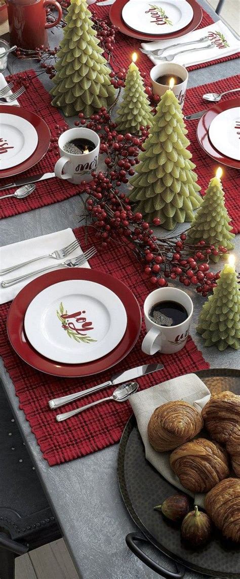 Loveable outdoor christmas table settings ideas 44 | Beautiful
