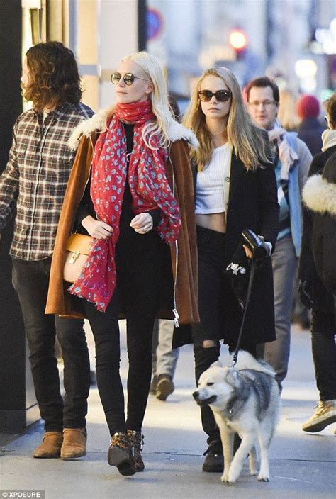 Cara Delevingne Flashes Her Incredibly Taut Tummy In Paris Cara Delevingne Poppy Delevingne Cara